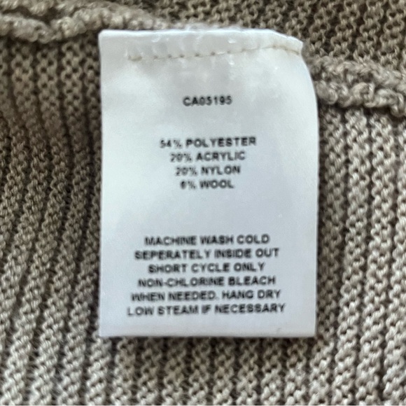 🍂 PICADILLY Canadian Brand Beige Round Neck Sweater with Dolman Sleeves - Picture 8 of 10